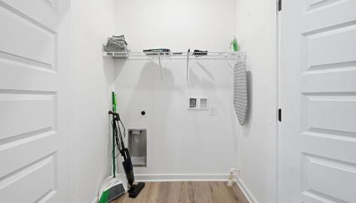 Modern 2BR2BA Retreat Bright & Airy - Photo 4