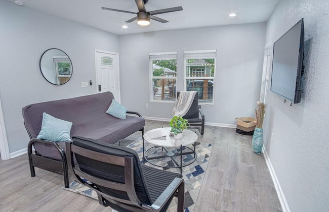 Newly Remodeled 4BR 2BA Near Amazing Downtown - Photo 5