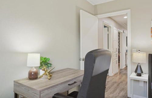 Best of Allen at Fountain Park - 5BD-2BA with Pool - Foto 32