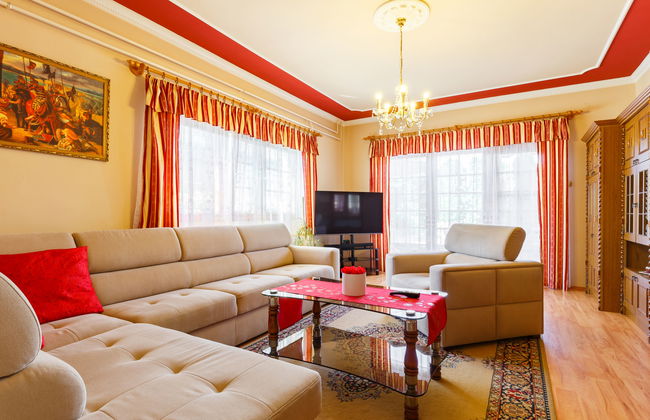 5 bedroom House in Siófok with private pool and garden - Photo 5