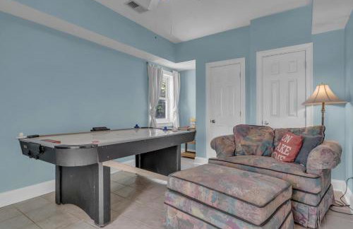 Lakefront Getaway with Dock Pool Sunset Games - Foto 41