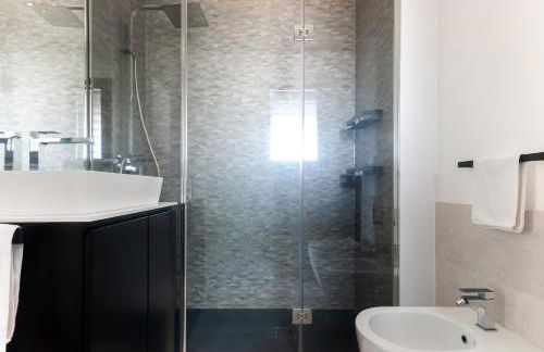 Apartment with Panoramic View of Milan and public free parking lot - Foto 17