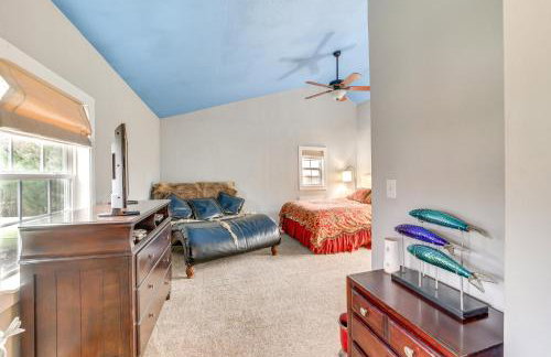 Historic Cabin with Yard 1 Mi to Lake Spavinaw! - Foto 15