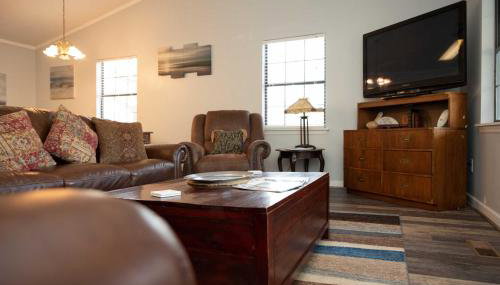 Lakefront Cottage with Private Hot Tub! - Foto 4