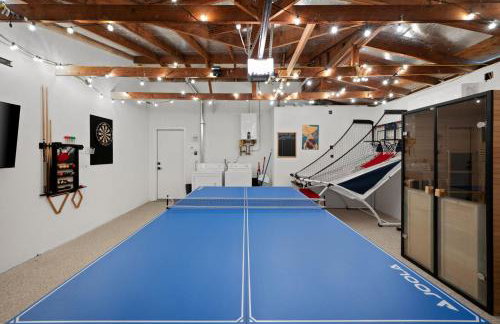 NEW Retro Escape 70's Vibes Wellness Game Room - Foto 23