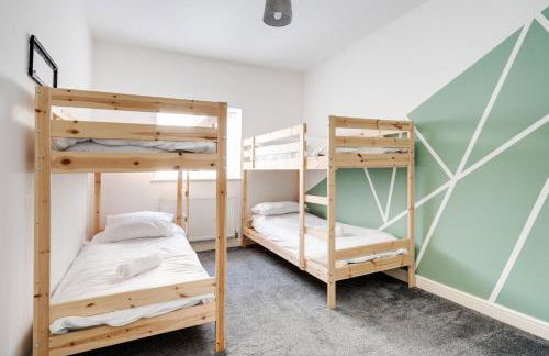 Huge Apartment - 8 Beds - Free Parking - Long Stays! - Foto 37