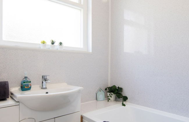 Beautiful Beachfront House wth Balcony Sea Views - Foto 23