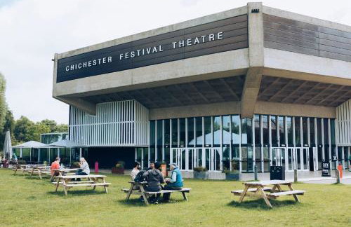 Beautiful Thatched Cottage with Outdoor Pool, Secure Garden, Dog & Family Friendly! Chichester Holiday Properties - Foto 56