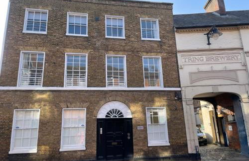 Spacious 2B Flat in Clement House - Photo 2