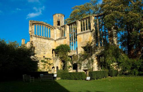 The Organic Cotswolds Cowshed - Photo 42