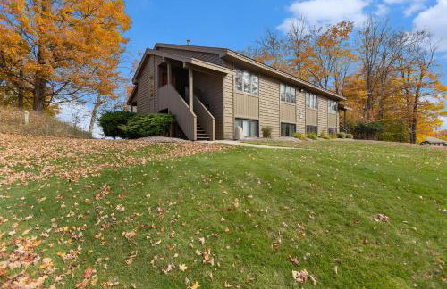 Scenic AGaMing Escape Torch Lake Views and Golf - Foto 18