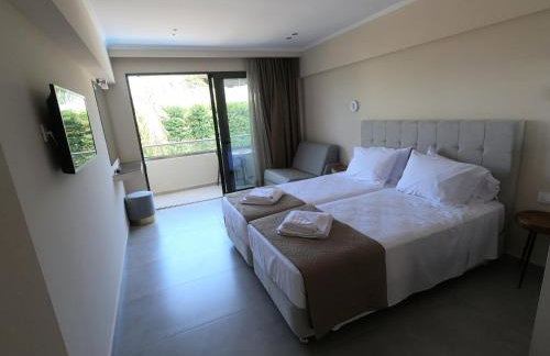 Paradise Hotel & Bar - Photo 61