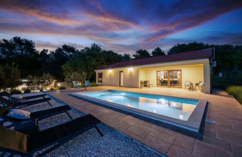 Villa Rok with Private Pool & Sunset Views near Pula - Foto 14