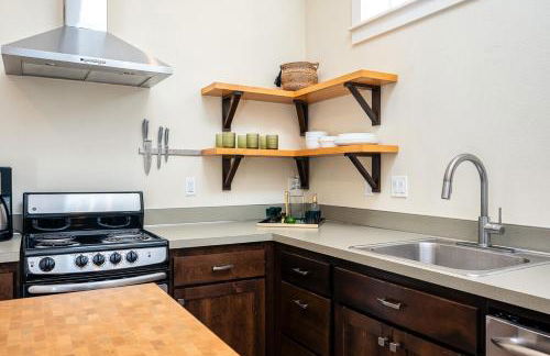 Cozy Laurelhurst Retreat - Photo 32