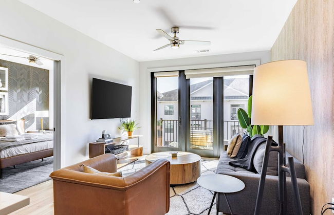 Prime Walkable Midtown Location, Pool, Gym Outlaw's Den by Avantstay - Foto 6