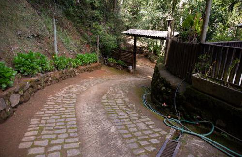 Chalé com Deck e Churrasqueira nas Montanhas - Foto 43