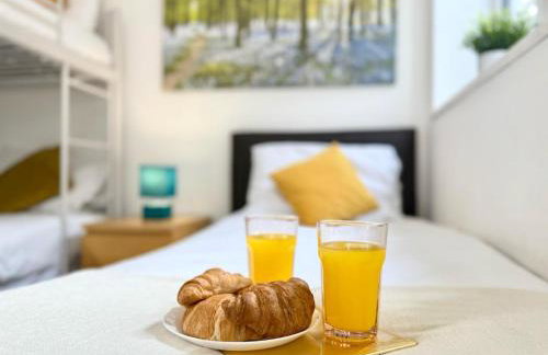 Walnut Luxurious 2-Bedroom with Ensuite - Parking, Netflix, WIFI - Close to Oxford, Bicester & Blenheim Palace - Photo 14