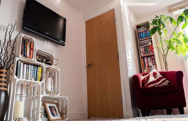 Modern Canalside City Townhouse - Parking & Garden - Foto 21