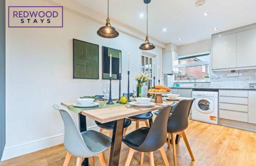 Cosy 3-Bedroom Serviced House with Free Fast WiFi and Parking for 2 Cars By Redwood Stays - Foto 14