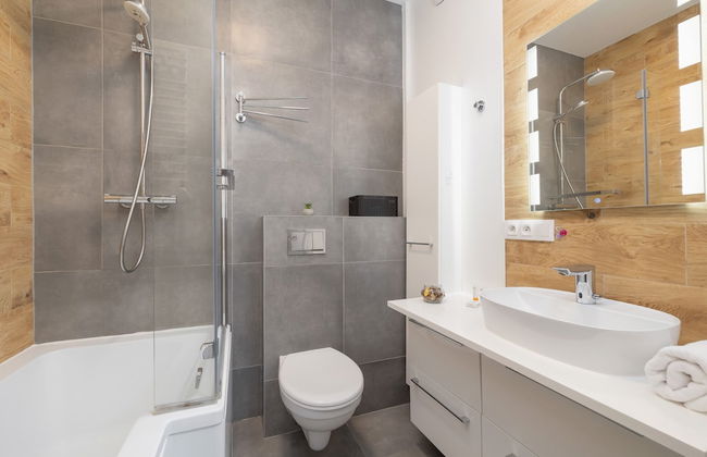 Apartment With Garden by Renters - Photo 36