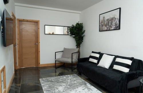 4 Bed Failsworth Home - 3 Bathrooms - Free Parking - Ideal For Contractors & Families - FREE 1 HR EARLY CHECK-IN OR 1 HR LATE CHECK-OUT FOR 2 NIGHT STAY BOOKINGS UNTIL THE END OF MAY - Foto 58