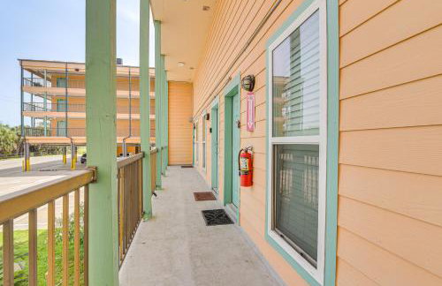 Walk to Beach Pool-View Condo in Galveston! - Foto 21