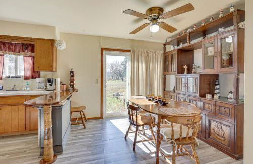 Family-Friendly Home with Fire Pit about 10 Mi to Akron! - Foto 1