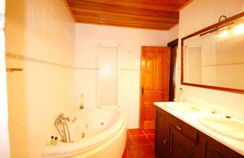 Rustic Villa Tavira with Mountain Views and Pool - Foto 8