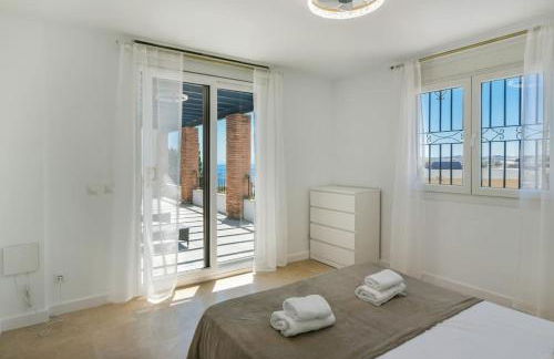 Dream beach-side villa with sea views & close to golf - Photo 30