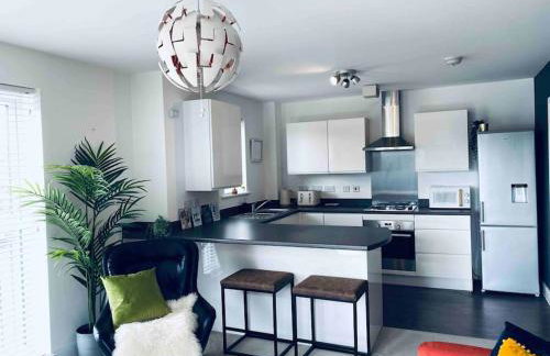Luxury 2 Bedroom waterfront apartment with balcony - Foto 9