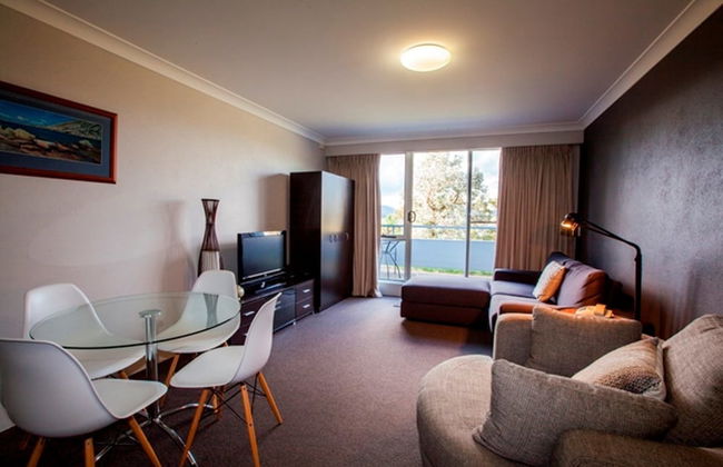 Horizons 414 - Lake Jindabyne Waterfront - Photo 6