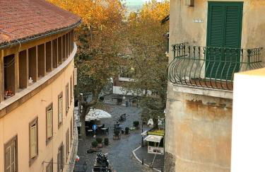 'Il Duomo' nel centro di Frascati - Foto 24