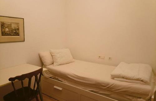 Beautiful Duplex with a Patio - Photo 34