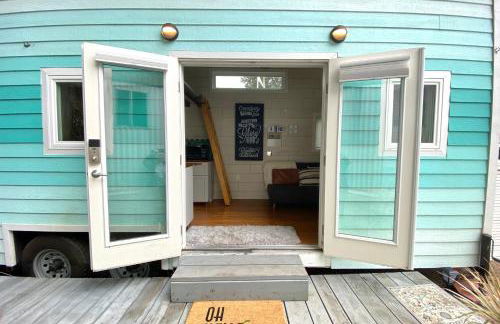 Lofted Bedroom Teal Tiny Home with Creek Views - Foto 5