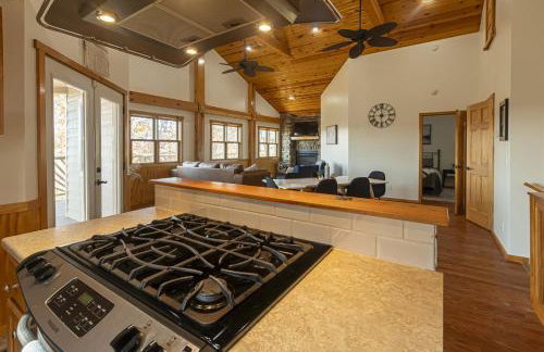 3BR Home w Hot Tub & Sunset Views Near SIUC - Foto 14