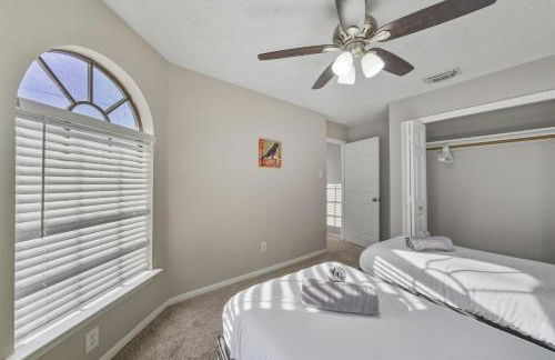 Pool Villa- Near Airport & Downtown, Fire Pit, Foosball - Foto 42