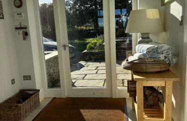 Penarvon House - Stunning Waterfront Escape with Games Room - Foto 37