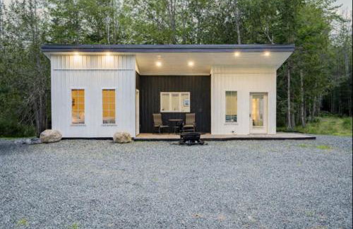 Secluded Bungalow Near Acadia and Bar Harbor -Private, Pet Friendly, Fire Pit - Foto 7