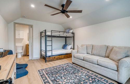 Scenic View! Lake Travis Cabin Near Pools and Marina - Foto 22