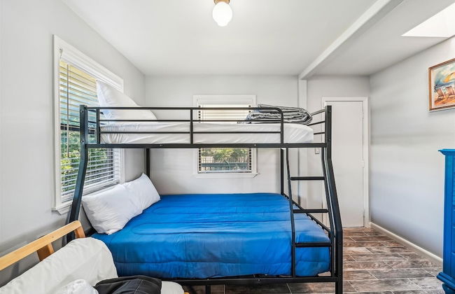 2340 Grand Oaks Ln 2 Bedroom Home by RedAwning - Photo 3