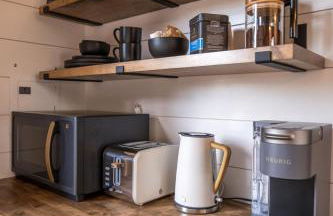 Luxury tiny cottage with deck hammock and hot tub! - Foto 14