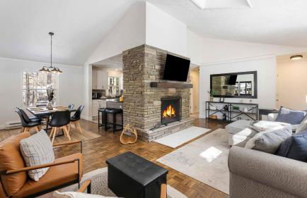 Birchwood by Avantstay Game Room + Lake Access - Foto 2