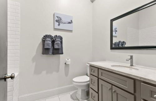 Modern pristine stunning 2BD Garden District Apt - Foto 13