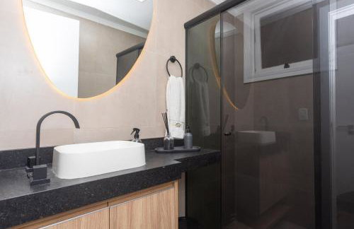 Apartamento Climatizado com Garagem e Wi-Fi - Foto 29