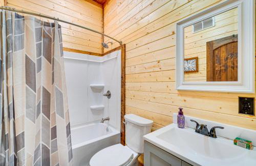 Hot Tub & Mtn Views: Pet-Friendly Englewood Cabin - Photo 20