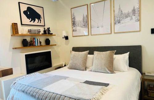 Stylish King Suite-FP-Hot Tub-Walk to All In OT - Photo 1