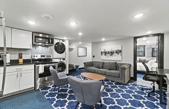 Historic DC Gem Spacious Rowhouse Private Patio - Photo 33