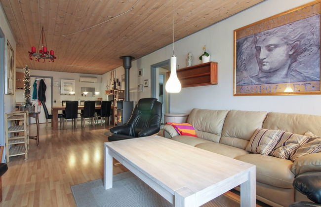 4 bedroom House in Væggerløse with terrace - Photo 3