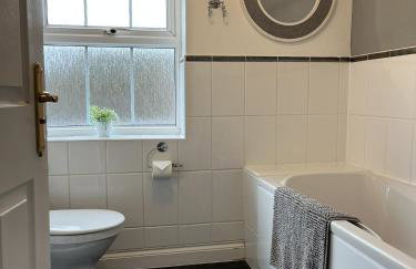 Holthart Town-House, Great for Groups, Families, Pets & Contractors - Photo 25