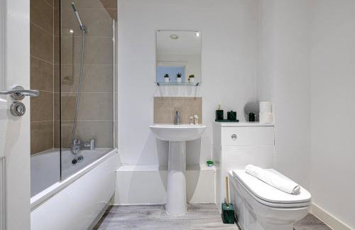 Stunning 2 bed apt with free parking close to CC - Foto 17